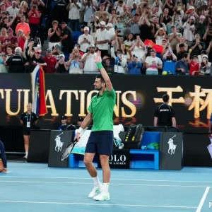 必发官网-德约直落三盘轻取开门红，缔造两大纪录，其中一纪录让人瞠目咋舌